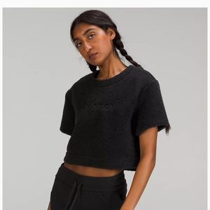 Lululemon- Textured Fleece Embroidered Logo Tee